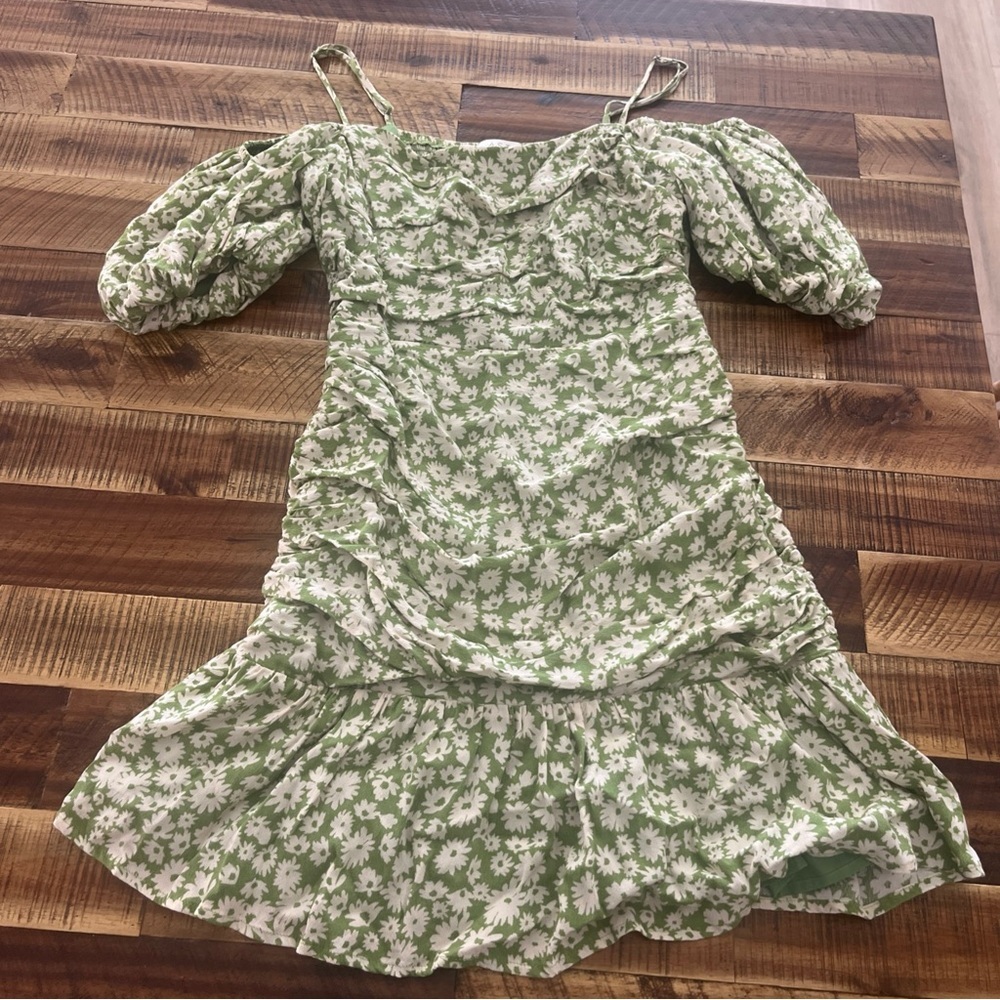 ASTR The Label Green and White Floral Top